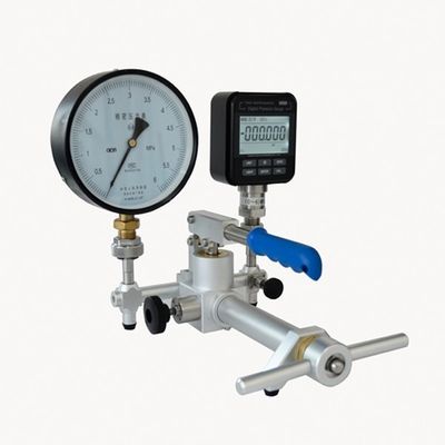 調整解像度 0.1mbar ハンドポンプの空気圧校正器 オーダーメイドサポート OEM