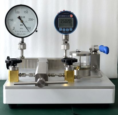 HS706 オイル用水力比較器 0-1600bar試験装置