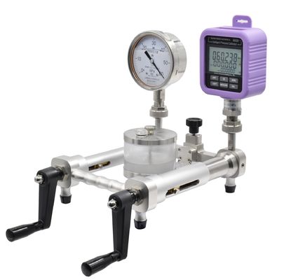 調整解像度 0.1kPa 持ち運び可能な液圧試験ポンプ HS711A 体重2.6kg