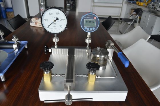 25 トランスフォーマーオイル対応 2500bar ハイプレッシャー用手動ポンプ