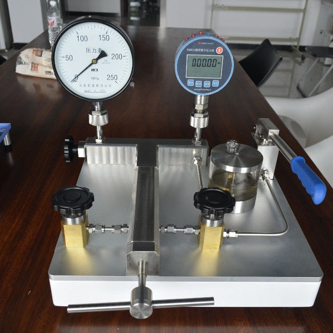 25 トランスフォーマーオイル対応 2500bar ハイプレッシャー用手動ポンプ